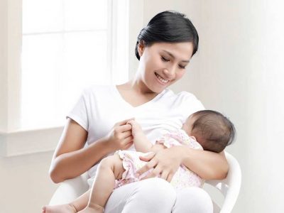 Hút sữa đúng cách để sữa về nhiều, mẹ thoải mái tích trữ