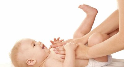 Những điều mẹ cần biết về massage cho trẻ sơ sinh