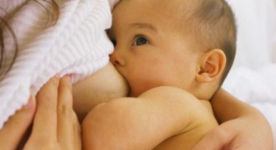 Trẻ bị vàng da tắm lá gì an toàn và hiệu quả