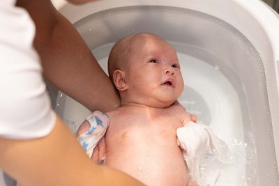 Dịch vụ tắm bé tại nhà: Lựa chọn thông minh cho mọi gia đình
