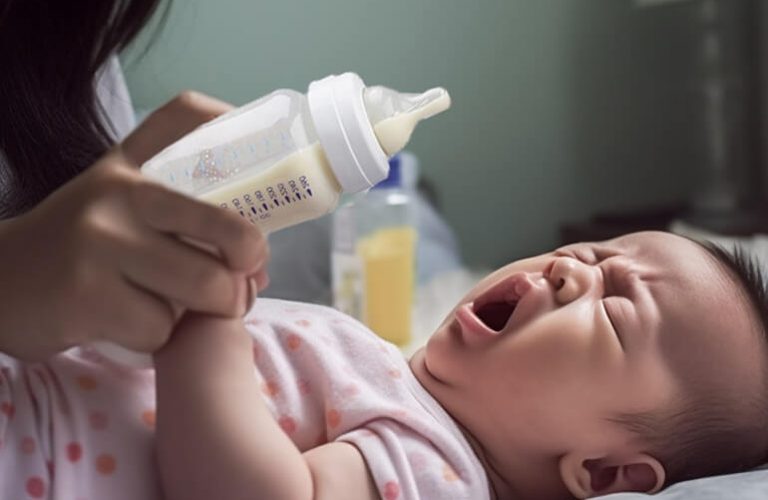 Mẹ cần đảm bảo cho trẻ bú đúng cách để tránh biếng ăn