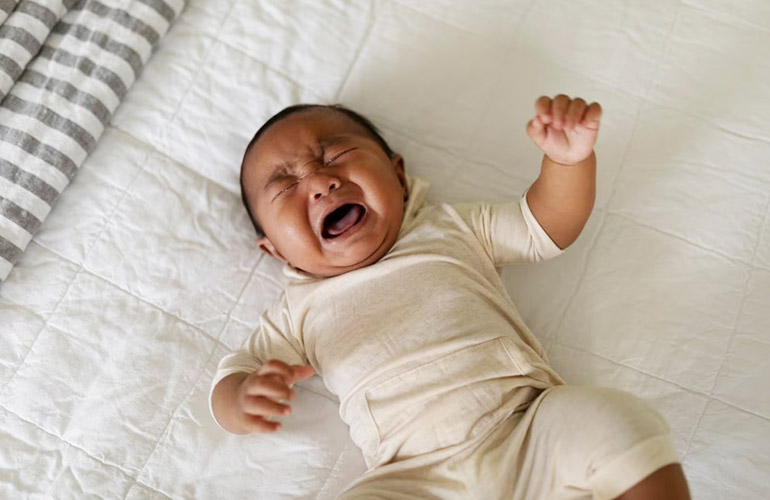 Trẻ sơ sinh quấy khóc khi bước vào giai đoạn Ara