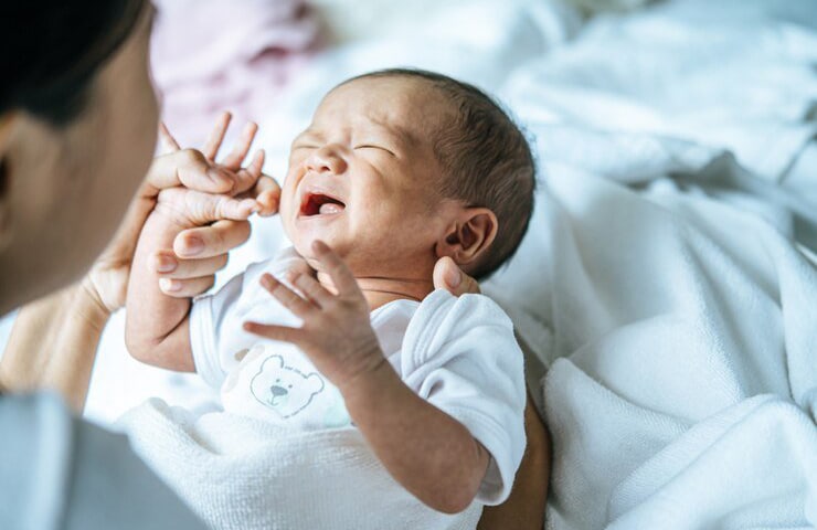 Trẻ sơ sinh quấy khóc, khó chịu