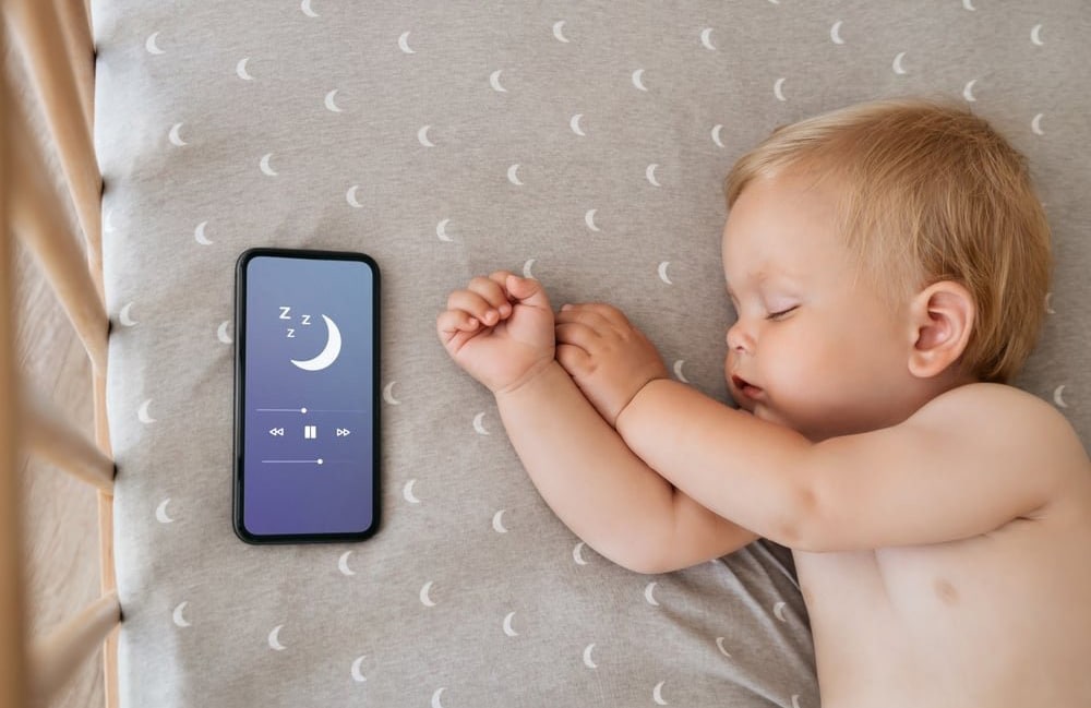 Trẻ sơ sinh ngủ ngon khi nghe tiếng ồn trắng