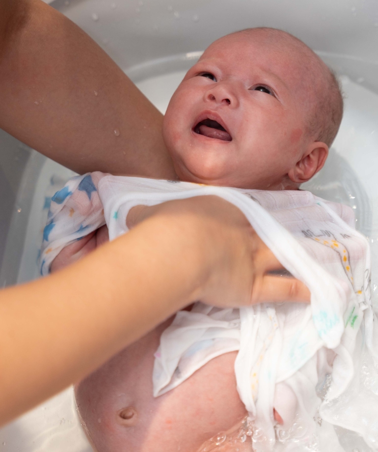 Tắm trẻ sơ sinh tại nhà 