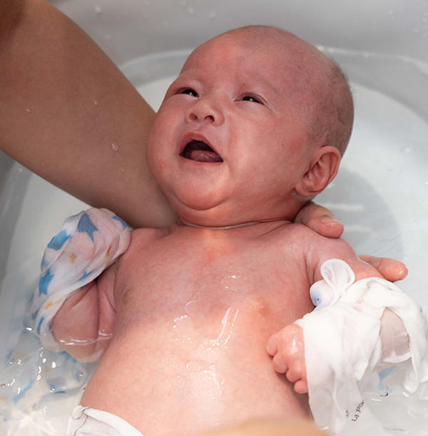 Tắm cho bé theo quy chuẩn bộ Y tế