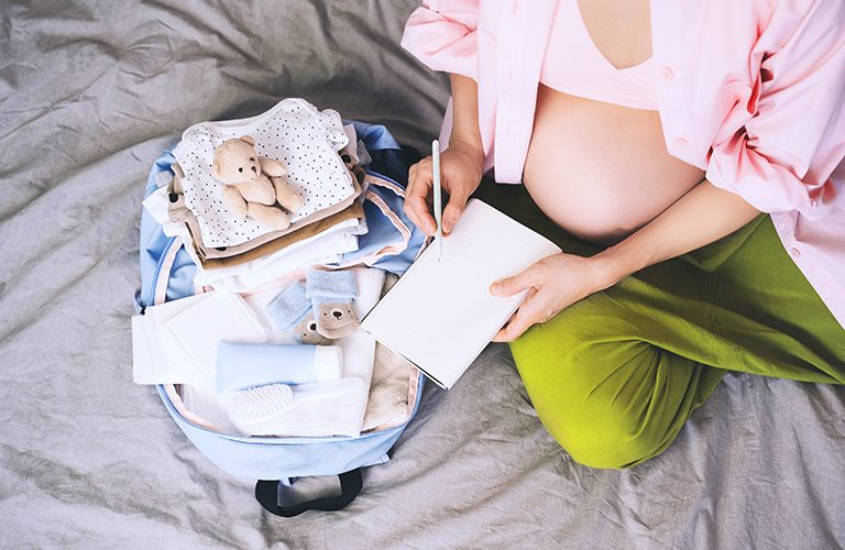 Mẹ lên danh sách chuẩn bị đồ đi sinh 
