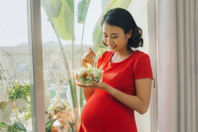 Bà bầu ăn gì ngày tết? Top 7 thực phẩm mẹ nên hạn chế ăn