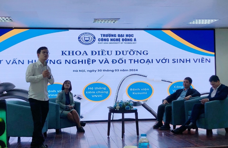 Đại diện lãnh đạo Vạn Phúc Care chia sẻ tại buổi tạo đàm