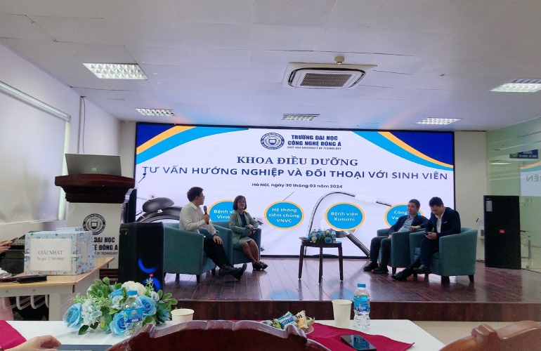 Lãnh đạo Vạn Phúc Care tại buổi tọa đàm.