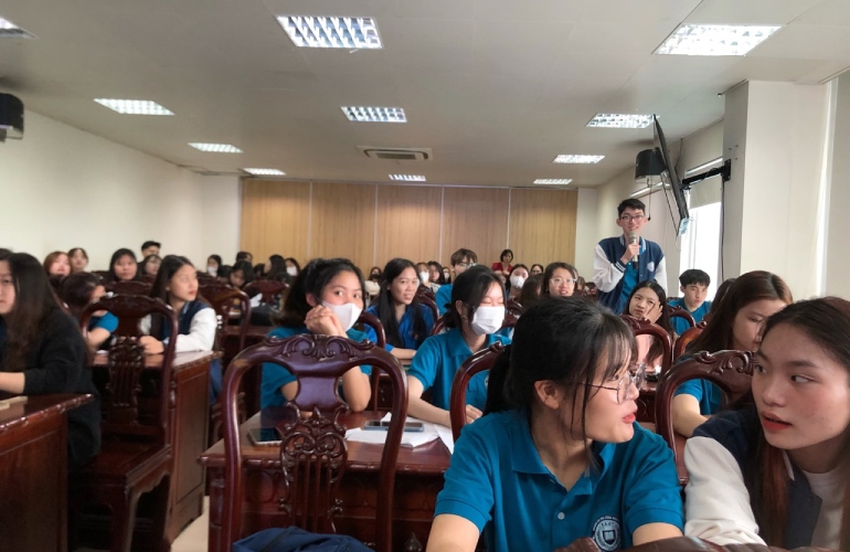 Sinh viên khoa điều dưỡng, trường Đại học Công nghệ Đông Á