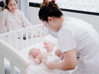 Chuyên viên chăm sóc bé tại nhà – Có phải như bạn nghĩ?