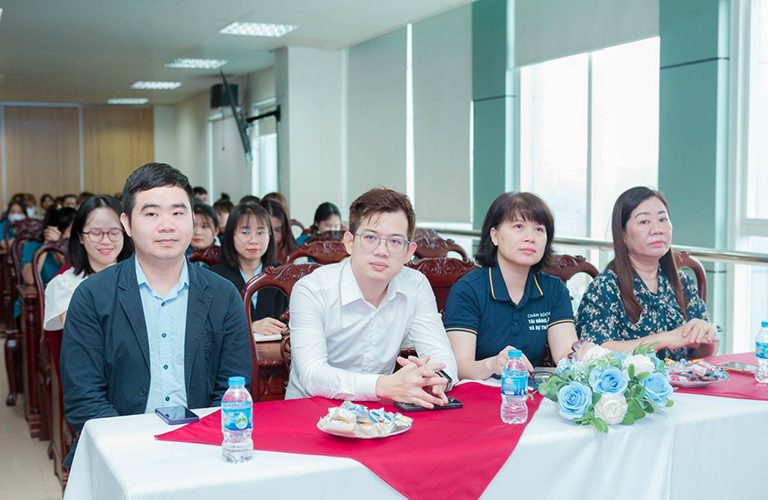 Ban giám đốc Vạn Phúc Care tham dự sự kiện.
