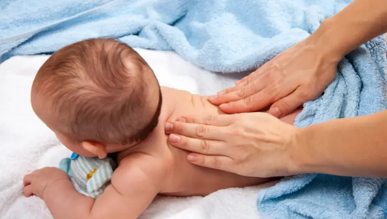 massage cho trẻ sơ sinh