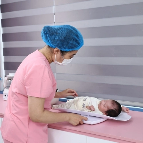 Kiểm tra và lập sổ sức khỏe điện tử cho bé